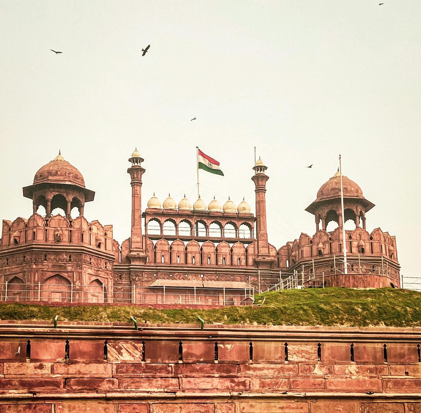 Red Fort Delhi, The Historical and Heritage Tourist Spot in Delhi